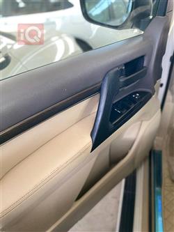 تۆیۆتا لاند کروزەر